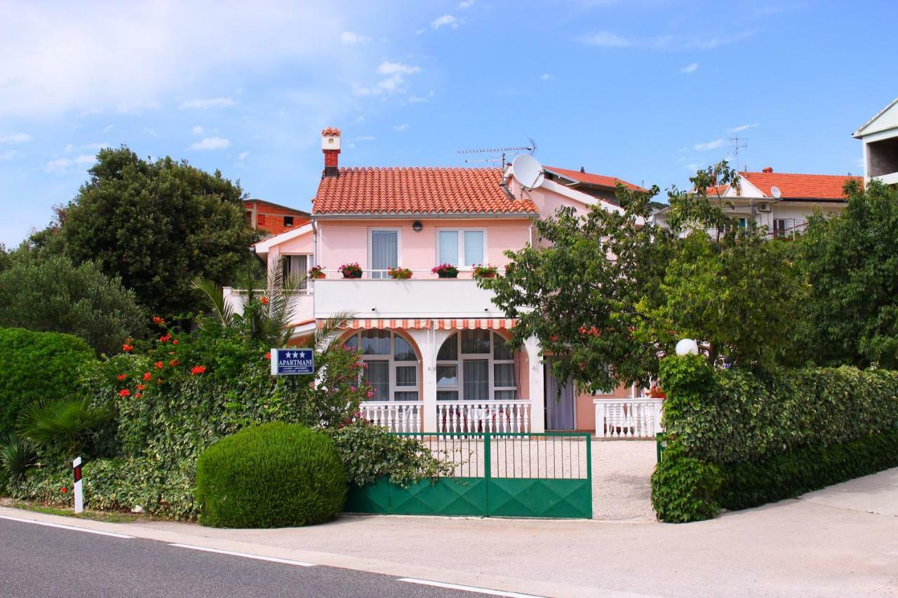 Apartments Tonka Primosten Luaran gambar